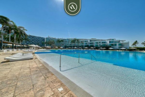 Oceanfront 2BR Condo - Beach - King Bed